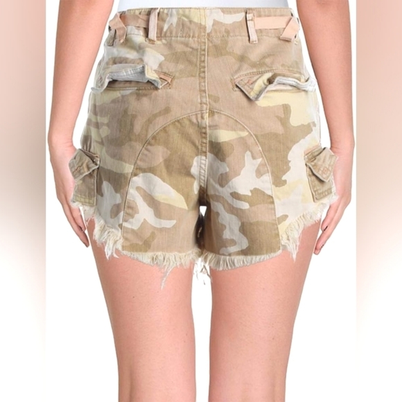 Free People Commander Camouflage Button Fly Cutoff Cargo Shorts Size 6 - Picture 4 of 9